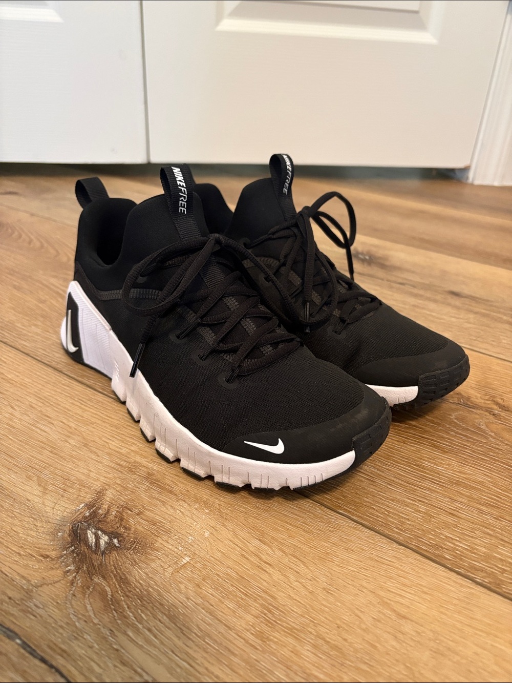 Nike Metcon weight training Black and White Running Sneakers with Swoosh Accent